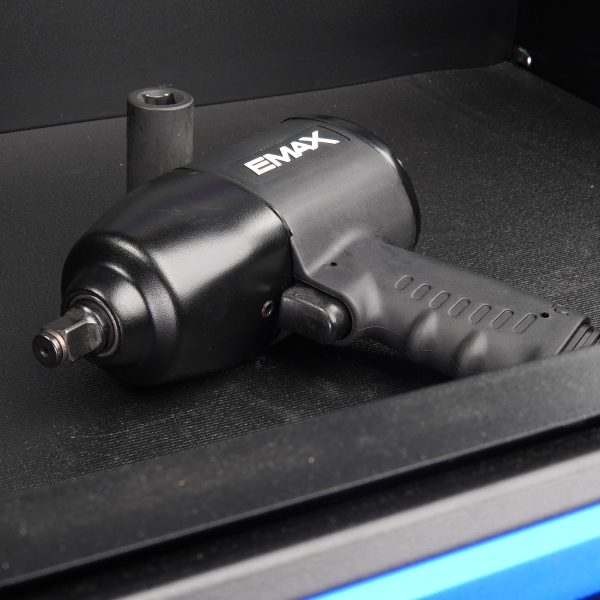 Industrial  1/2" Drive 750 ft. lbs Composite Impact Wrench - Image 4